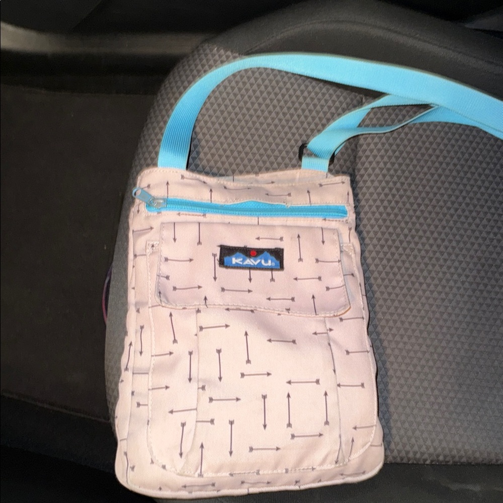 Kavu crossbody purse - little arrows design